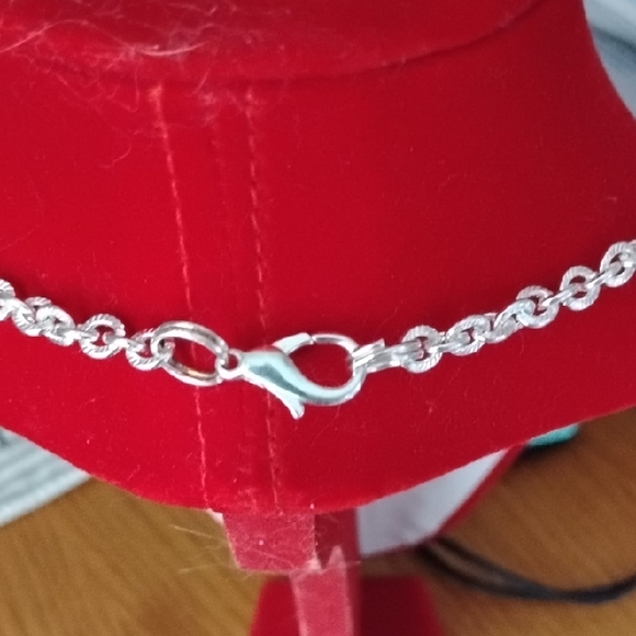 Hand Crafted Elegant Silver Chain Necklace - Picture 2 of 4